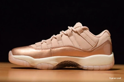 Hyperoad RETRO ROSE - LOW (W) GOLD 11 JORDAN 0826